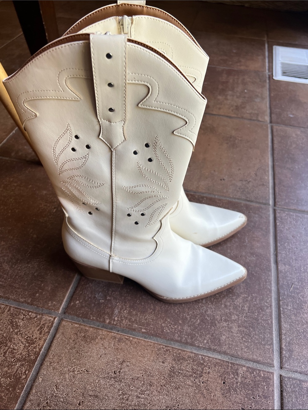 Universal Thread Cream Pointed Cowboy Heeled Boots